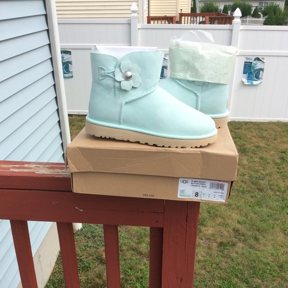 UGG Shoes - UGG MINI BAILEY BUTTON POPPY